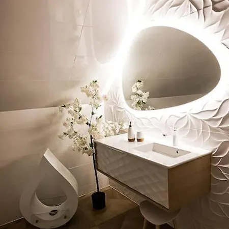 La Mezzanine De L'etoile Avec Jacuzzi Prive Apartament Longmesnil